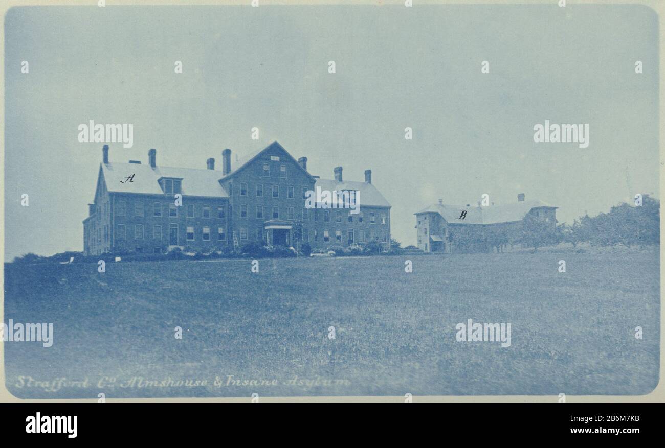 Exterieur van het aalmoezeniershuis en de psychirische inrichting van Strafford County te Dover Strafford Co Almshouse & Insane Asylum (titel op object) Niederländisch: Identification Title (s) Exterior of the Workhouse and the Psychiatrian Hospital in Strafford County in Dover, StrCo. Almshouse & Insane Asylum (Title Object) Objekttyp: Asich leisten: Fotoseite Artikelnummer: RP-F 2001-7-1052-2 Hersteller: Fotograf: Anonymer Ort Herstellung: Dover dating: CA. Material: Papiertechnik: Cyanotypie Abmessungen: Foto: H 114 mm × W 188 mmToelichtingFoto Vorderseite 70. Betrifft: Luna Stockfoto
