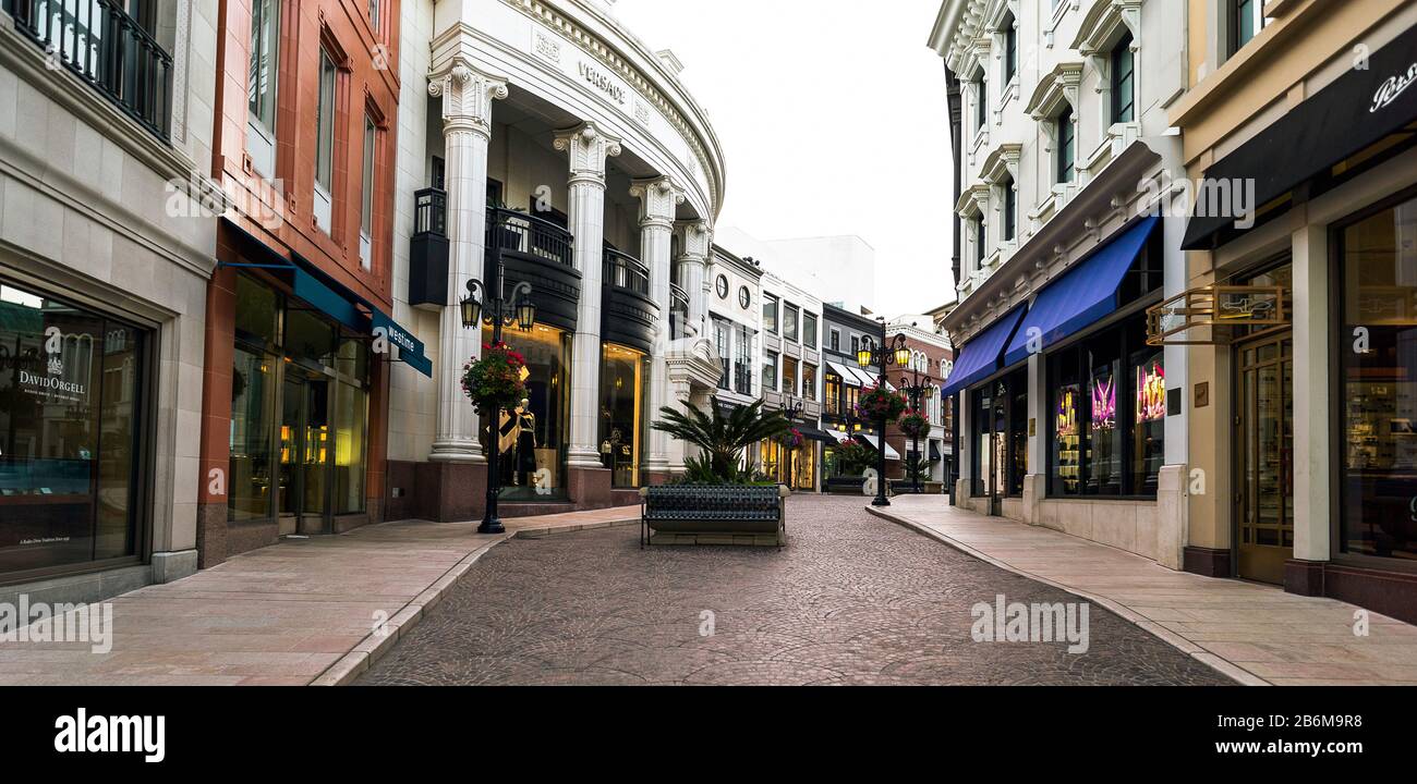 Geschäfte entlang einer Straße, Rodeo Drive, Wilshire Boulevard, Beverly Hills Business Triangle, Beverly Hills, Los Angeles County, Kalifornien, USA Stockfoto