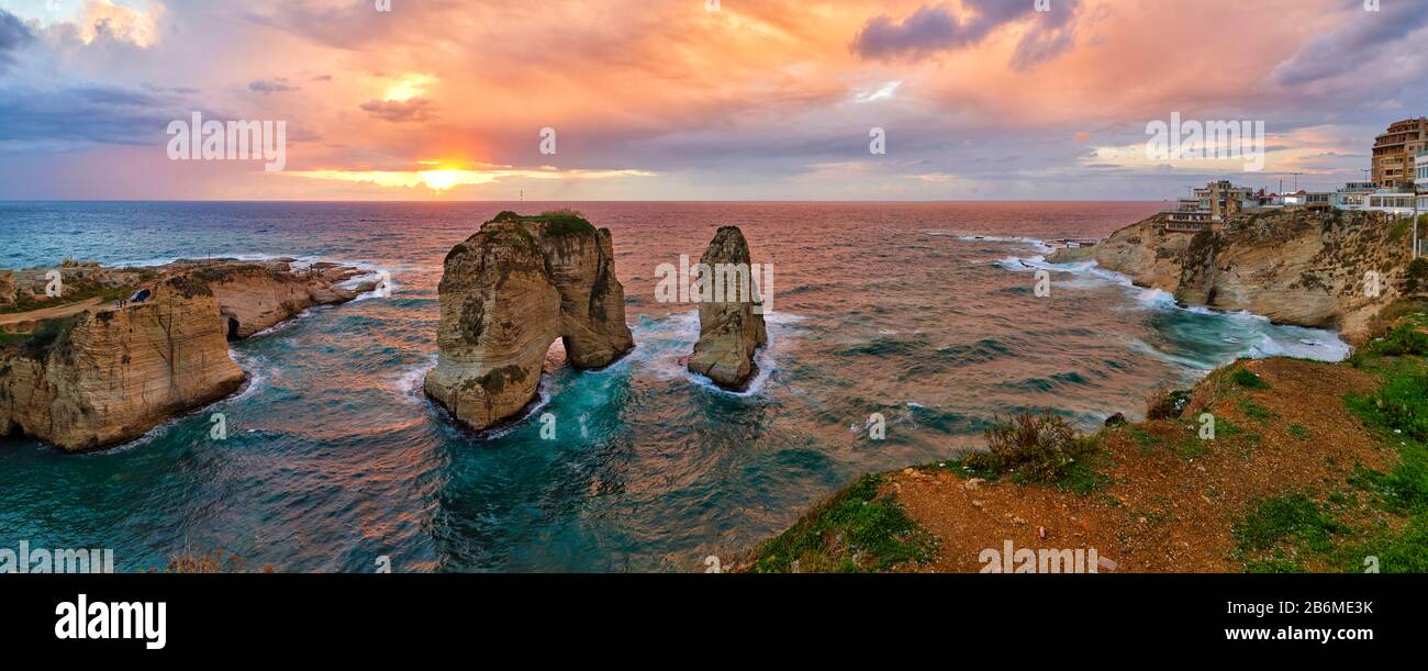 Sonnenuntergang an der Raouche Coast, Beirut, Libanon Stockfoto