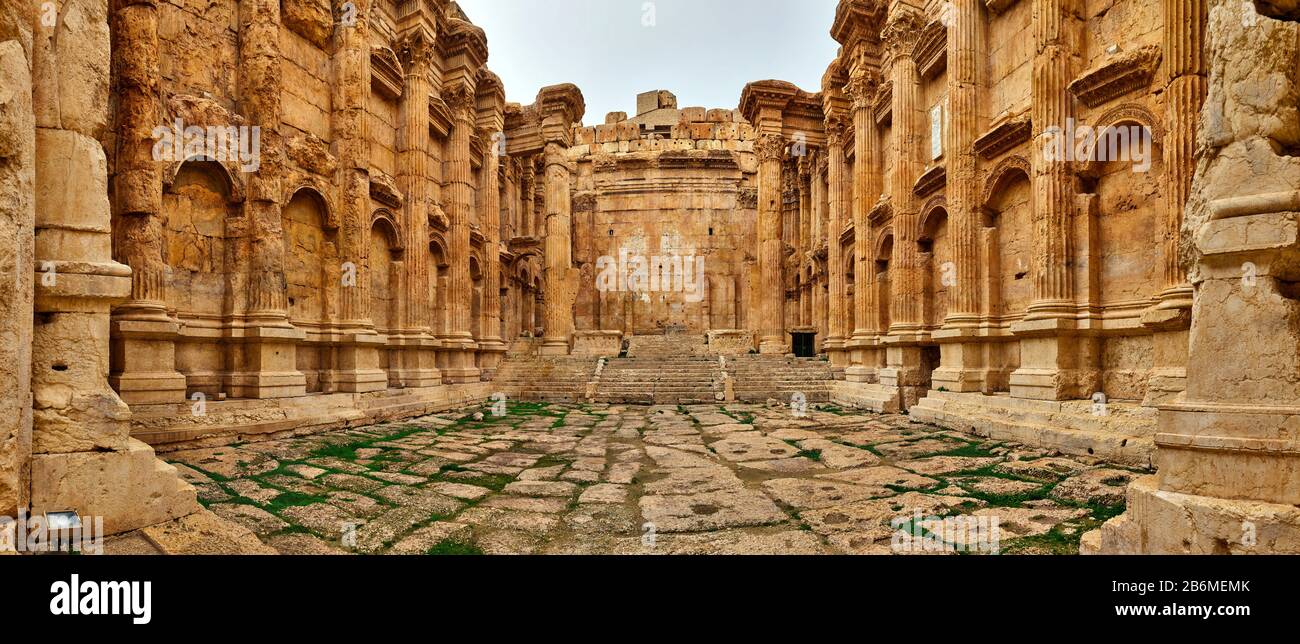 Ruinen eines Tempels, Bacchus-Tempel, Baalbek, Libanon Stockfoto