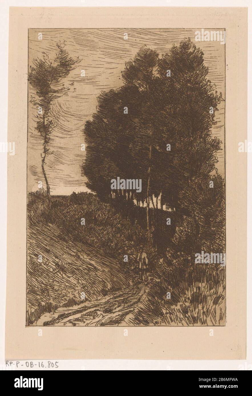 Figuur op een holle weg Die Straße ist auf beiden Seiten mit Büschen und Bumen überwachsen. Hersteller : Druckhersteller Anton L. Koster Datum: 1869 - 1937 Physikalische Merkmale: Ätzung und Plattenton braunes Material: Papiertechnik: Ätzung / Plattentonabmessungen: Plattenkante: H 256 mm × W 168 mm Betreff: Straße, Wegebaum Stockfoto