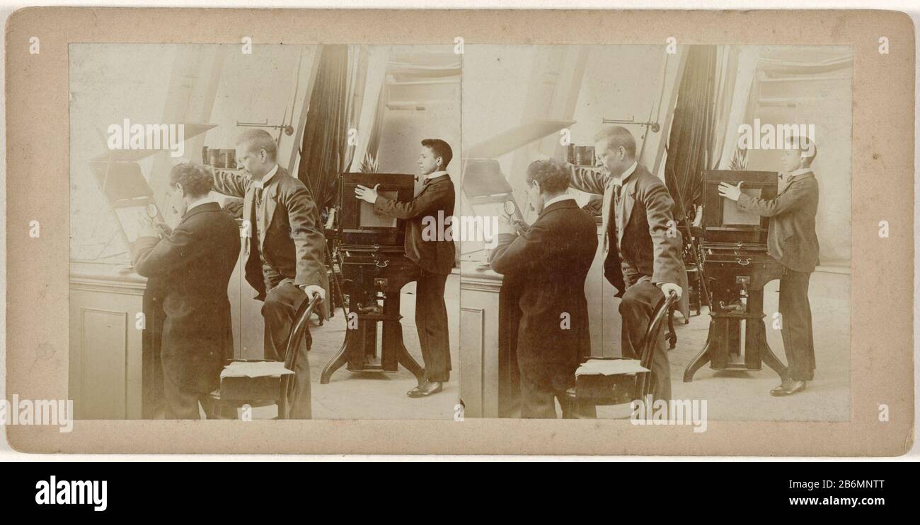Fotografie im Atelier Fotografen im Studio Objektart: Stereobild Artikelnummer: RP-F14282 Hersteller: Fotograf: Anonymous Datum: 1855 - 1920 Physikalische Merkmale: Fotografie auf Karton Material: Pappe Technik: Fotografie Abmessungen: Sekundärmedium: H 75 mm × W 150 mm Stockfoto