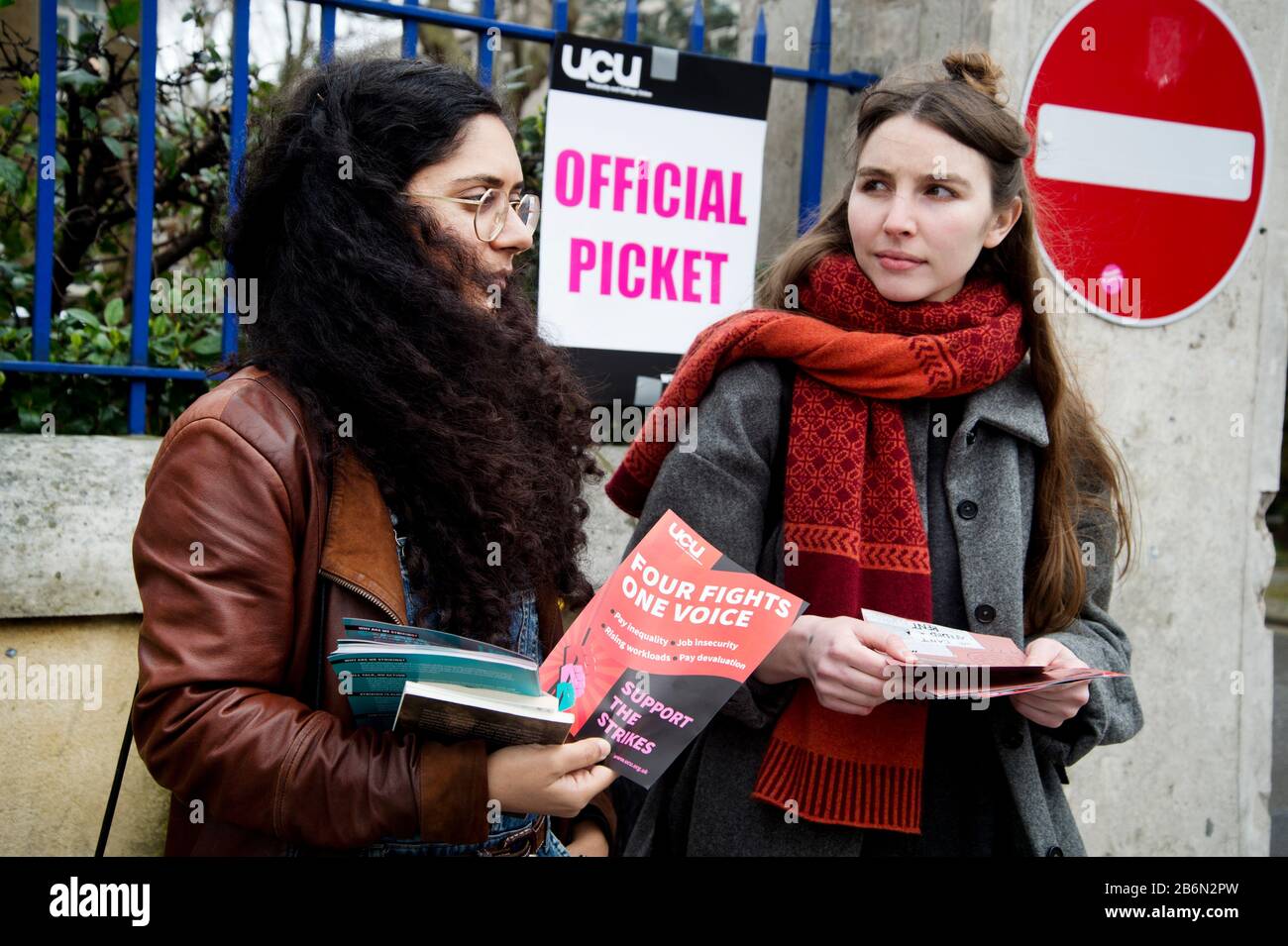 London; Queen Mary College; Universitätsdozenten auf Picket Line für ihren Streik Stockfoto