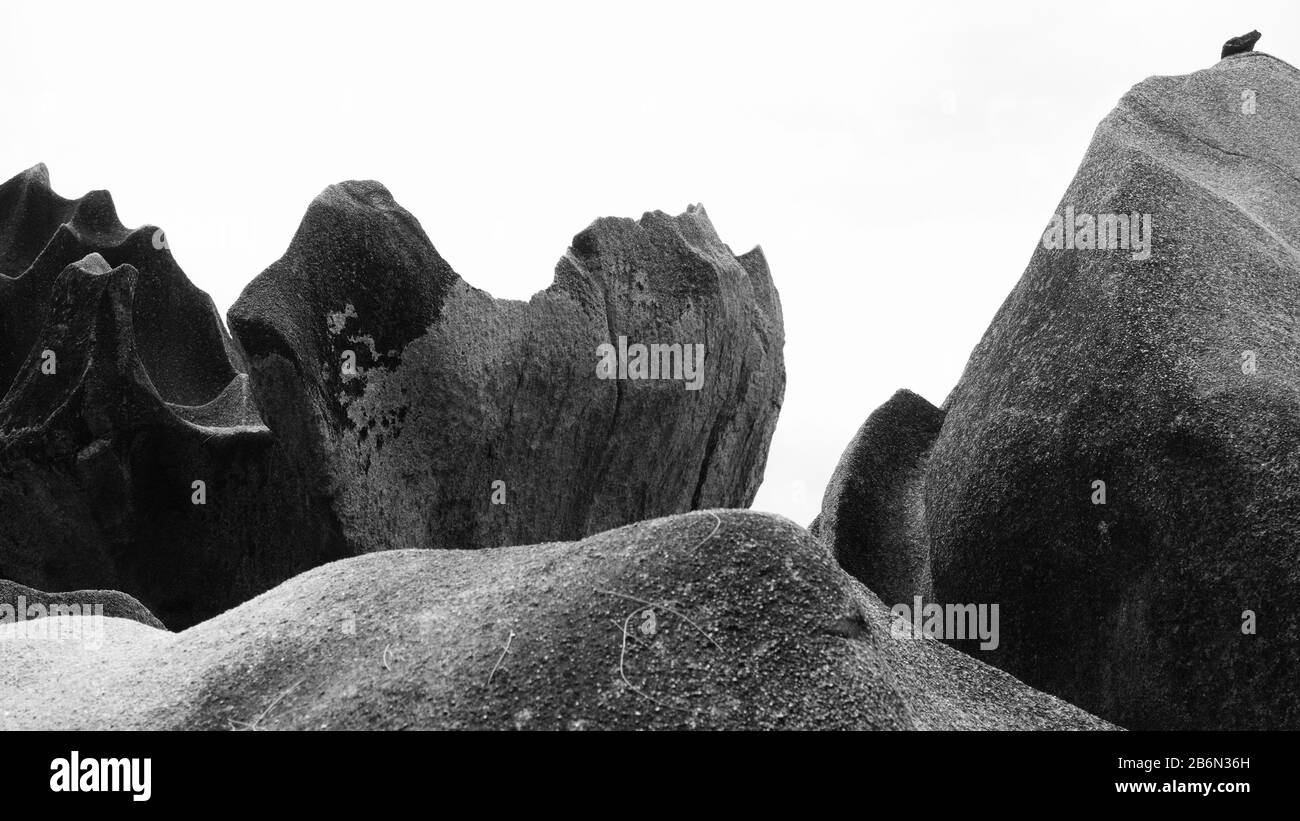 Waethered Granite Rock auf Moyenne Island, Seychellen Stockfoto