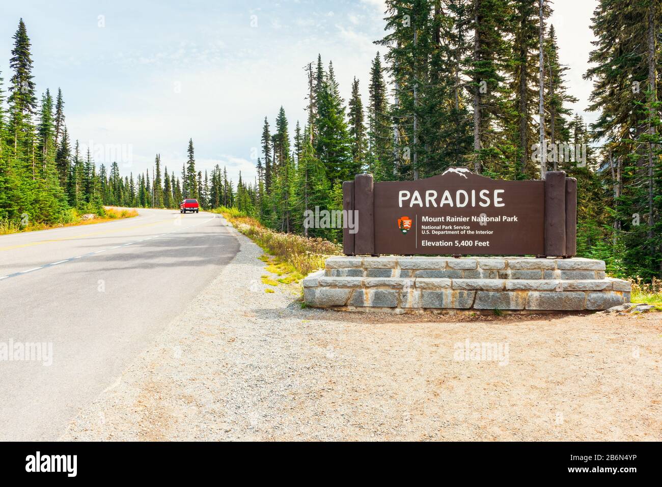 Eintrittsschild zum Paradise Area im Mount Rainier National Park, Washington, USA. Das Paradies ist das beliebteste Ziel im Park. Stockfoto