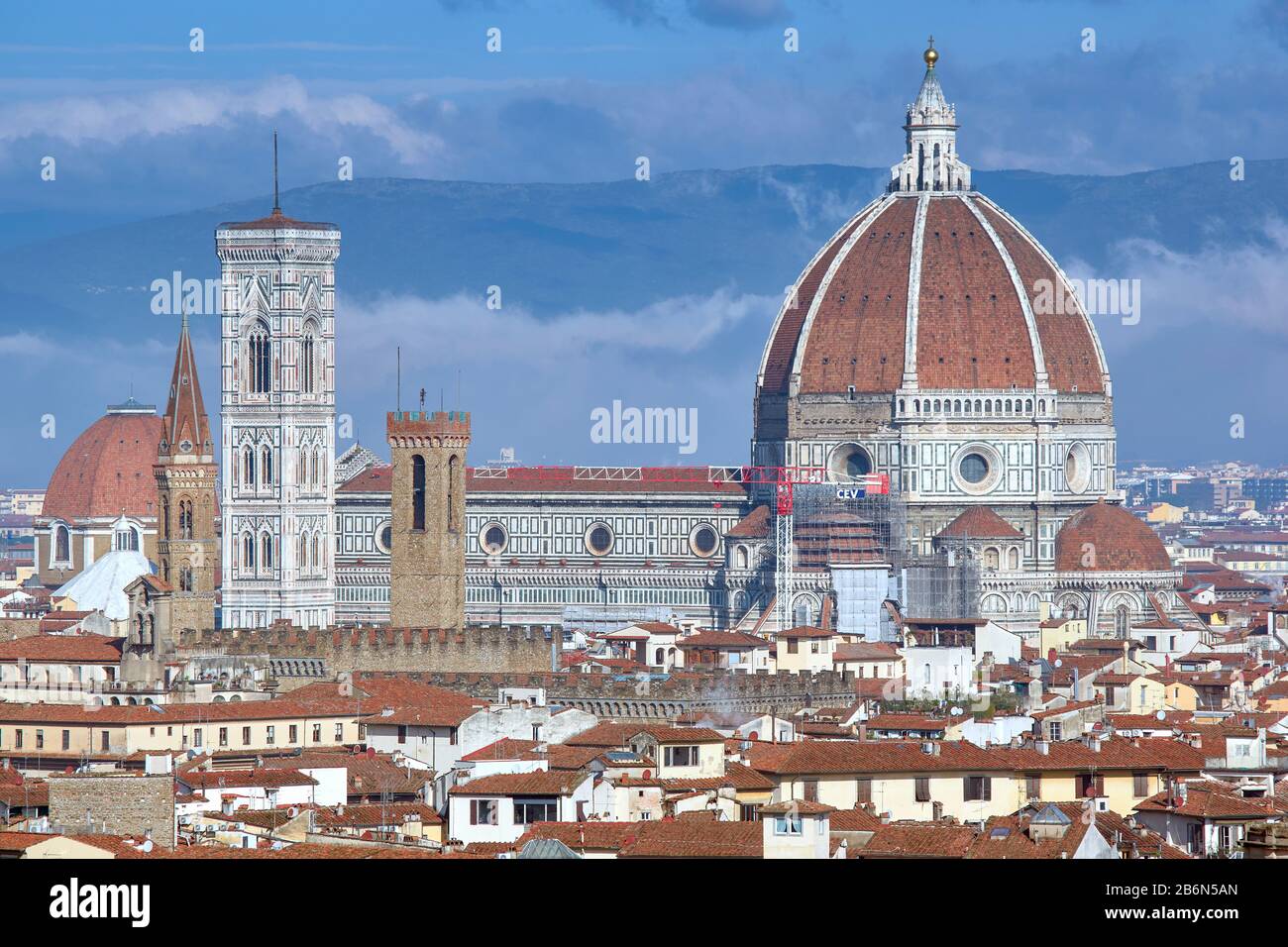 FLORENZ ITALIEN MIT BLICK AUF DIE STADT MIT DER KATHEDRALE VON FLORENZ ODER DEM DOM DI FIRENZE UND DEM TURM CAMPANILE Stockfoto