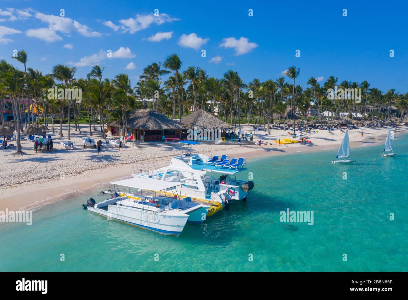 Blick auf den schönen weißen Strand in Punta Cana, Dominikanische Republik Stockfoto