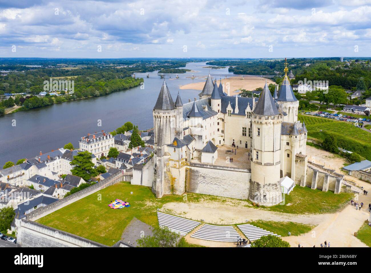 Luftbild von Schloss und loire-tal, Schloss France.Saumur wurde im zehnten Jahrhundert erbaut und im späten zwölften Jahrhundert umgebaut Stockfoto