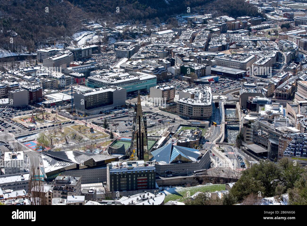 Stadtbild im Winter von Andorra La Vella, Andorra. Stockfoto
