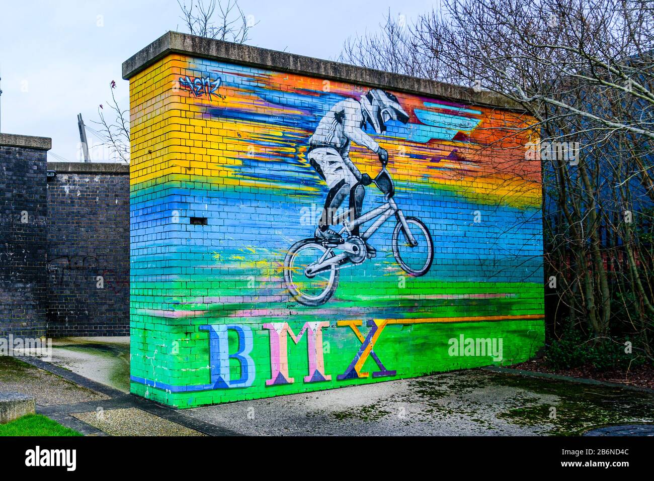 BMX-Wandkunst im National Cycling Center, Sportcity, Manchester Stockfoto