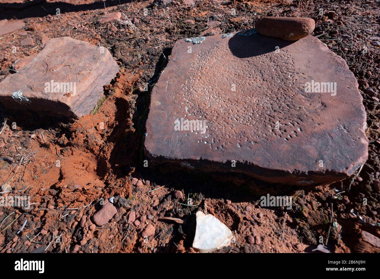 Artefakte, die von den alten Amerikanern in der Nähe von Sedona Arizona zurückgelassen wurden Stockfoto