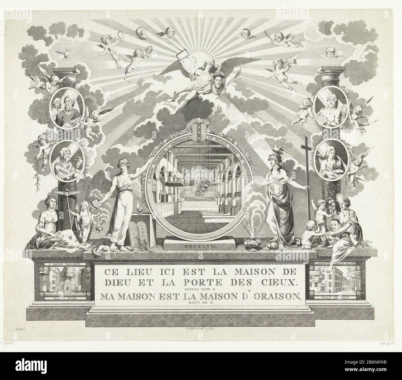 Gedenkstuk voor de Waalse Gemeente te Amsterdam L'Eglise Wallonne a Amsterdam De Waale Kerk te Amsterdam (titel op object) Gedenkstück The Walloon Church in Amsterdam, Ca. 1880-1020. Allegorie mit einem zentralen Medaillon mit einem Inneren der Wallonischen Kirche in Oudezijds Achterburgwal 159 in Amsterdam, gegründet 1647. Mit allegorischen Figuren ein Engel mit dem Porträt Johannes Calvins in der Luft. Auf der Basis eine Unterschrift von drei Zeilen in französischer Sprache. Im Bild befindet sich eine Textseite mit einer Erläuterung des Voorstellens. Hersteller: Druckerhersteller Jan Gerritsz. Visser (denkmalgeschütztes Gebäude) in seinem d Stockfoto