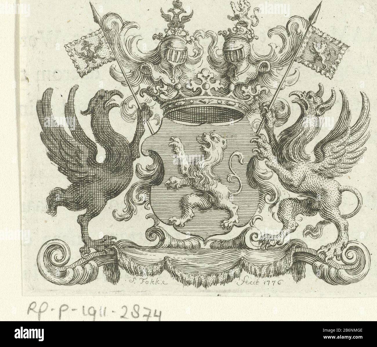 Gehelmd wappenschild traf auf das von Nederlandse leeuw helmierte Wappen mit dem Bild des niederländischen Löwen, das von einem Adler und einem griffin beide eine Fahne vasthouden flankiert wurde. Hersteller : Druckerhersteller Simon Fokke (Listed Property) Ort Herstellung: Amsterdam Datum: 1776 Physikalische Merkmale: Ätzmaterial: Papiertechnik: Ätzmaße: Blatt: H 65 mm × W 77 mm Betreff: Waffenlager, Heraldrybeasten von Beutetieren, Raubtiere: Raubvögel: Adler griffin (Löwe/Adler); Griffo (Ripa) Stockfoto
