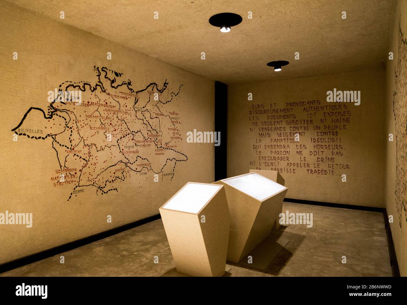Eine Karte mit den Stätten der Deportierten im Inneren der Deportation Martyrs Memorial, Paris, Frankreich Stockfoto