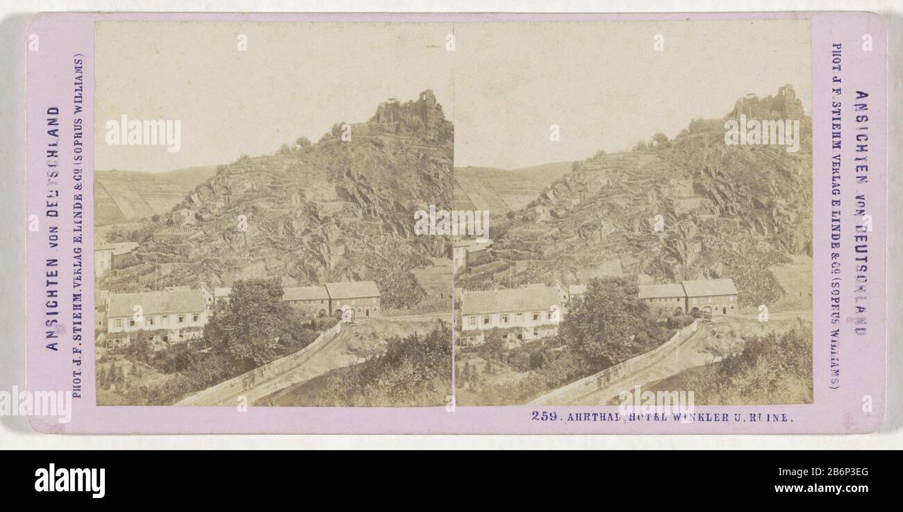 Blick auf das Hotel Altenahr mit Winkler und die Ruinen von Burg Sind, DuitslandAhrthal, Hotel Winkler Sie. Ruin (Titelobjekt) Ansichten von Deutschland (Serienobjekt) Objektart: Stereobild Artikelnummer: RP-F13628 Aufschriften/Marken: Nummer, Nachschrift, gedruckt: "259." Hersteller: Fotograf: Johann Friedrich Stiehm (denkmalgeschütztes Gebäude) Herausgeber: Linde & Co. (Sophus Williams), E. (Objektangabe) Ort Herstellung: Fotograf: Altenahr Verlag: Berlin Datum: Berlin 1869 - 1872 Material: Pappe Papiertechnik: Albumindruck Abmessungen: Sekundärträger: H 86 mm × W 175 mm Subje Stockfoto