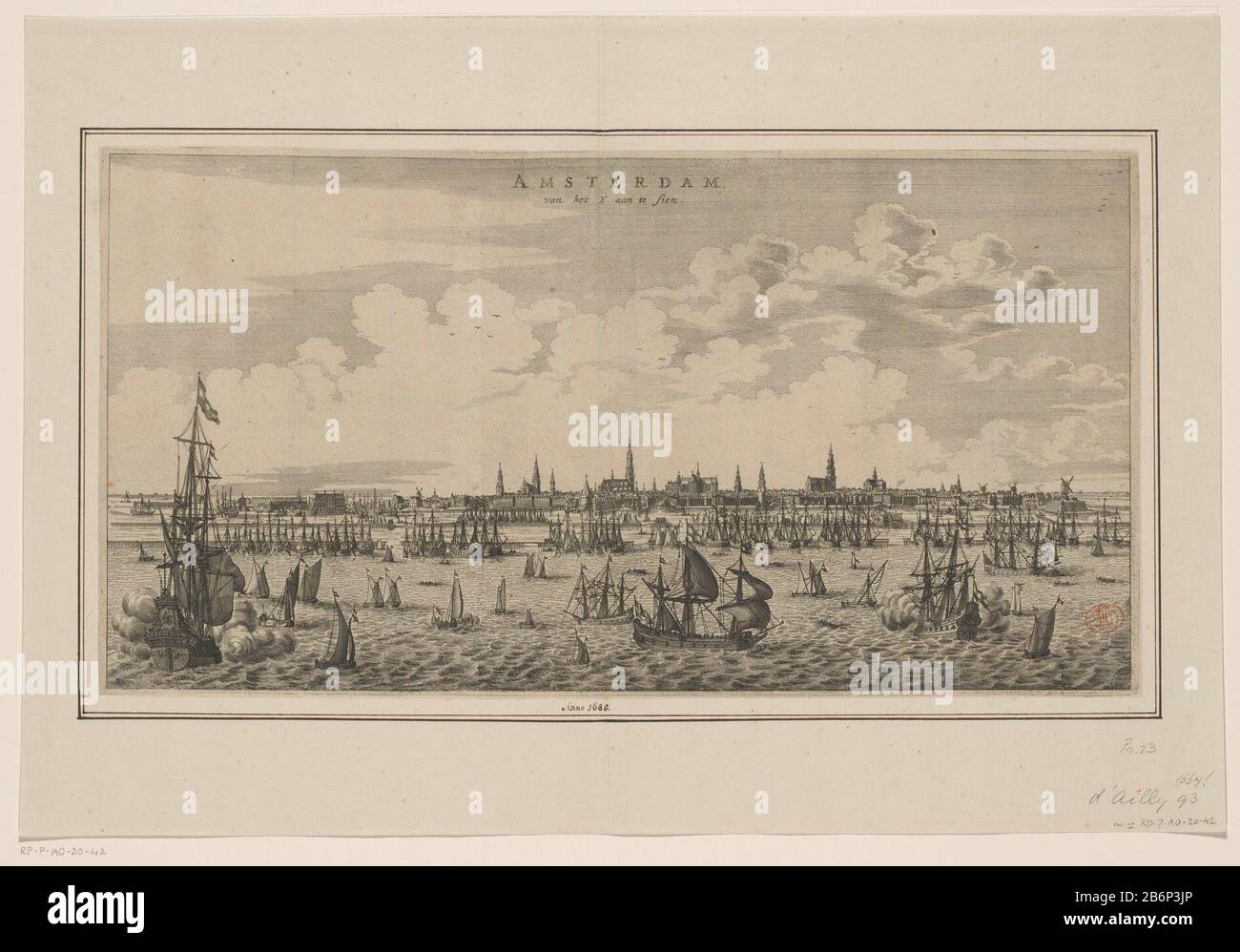 Gezicht op Amsterdam Amsterdam van het Y aan te sien (titel op object) Blick auf Amsterdam, vom IJ aus gesehen. Im Wasser viele Schiffe. Den Titel in der Mitte oben. Hersteller : Druckhersteller Jacob van Meurs (möglich) Herausgeber: Jacob van Meurs (möglich) Herausgeber: Joachim Nosche (möglich) Ort Herstellung: Amsterdam Datum: 1663 - 1664 Material: Papiertechnik: Radierung / Engra (Druckverfahren) Abmessungen: Plattenkante: H 243 mm × W 460 mmToelichtingMiete auch verwendet in: Gallant, Olfert. Die historische Geschichte der stadt Amsterdam waere in der Voornaemste (nach einem kurzen Hektik von Gansch Hollant und d'oml Stockfoto