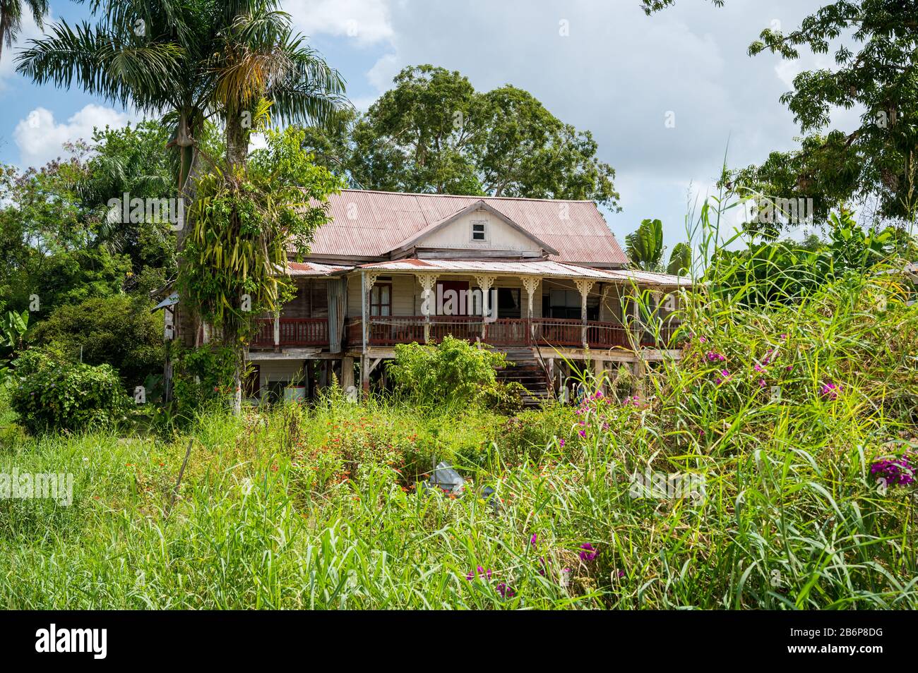 Altes holländisches Kolonialbauernhof-Gebäude in Commewijne, Paramaribo, Suriname Stockfoto