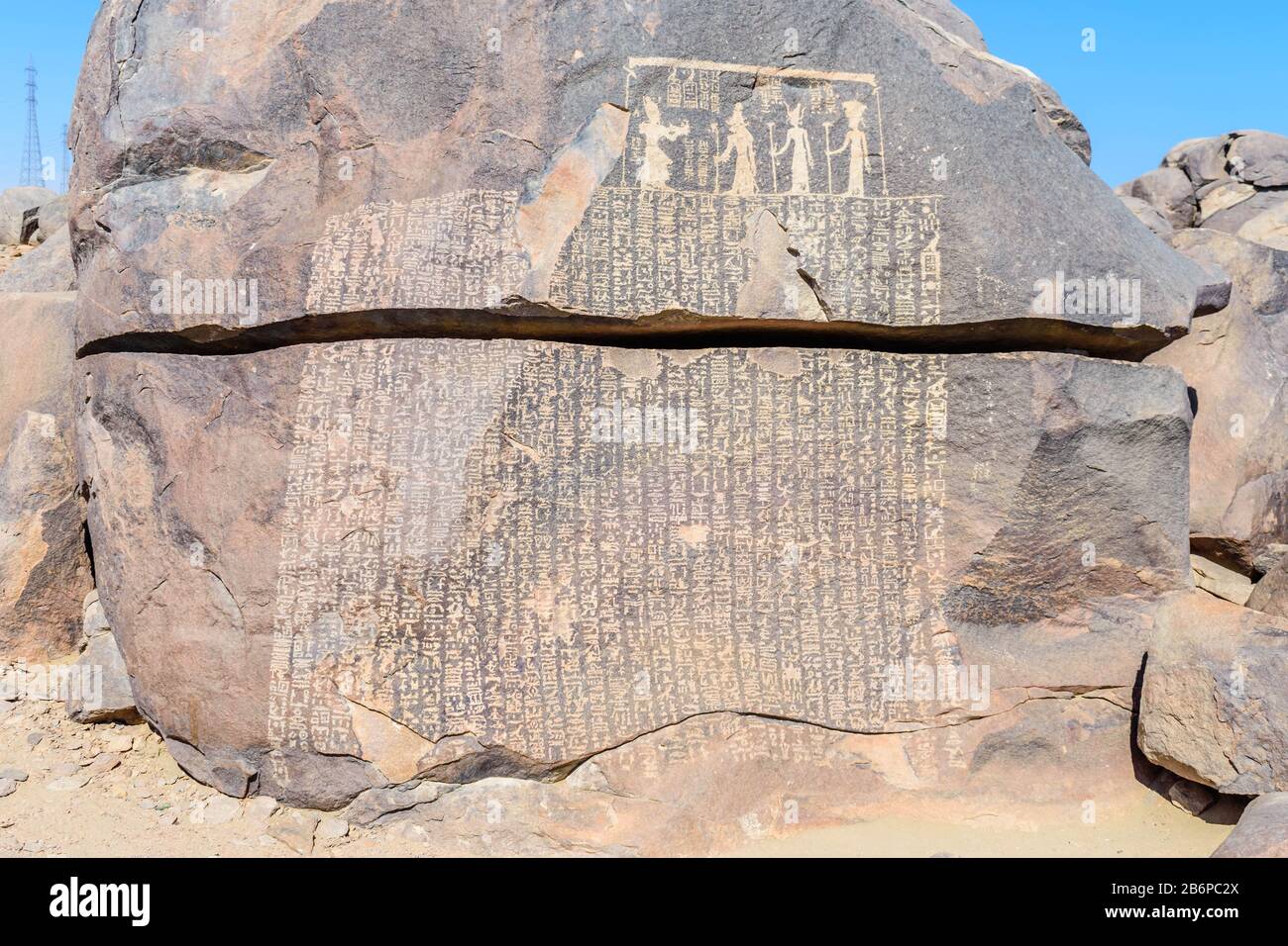 Die Hungerwelse Stela ist eine in ägyptischen Hieroglyphen geschriebene Aufschrift, die sich auf der Insel Sehel im Nil bei Assuan, Ägypten befindet. Stockfoto