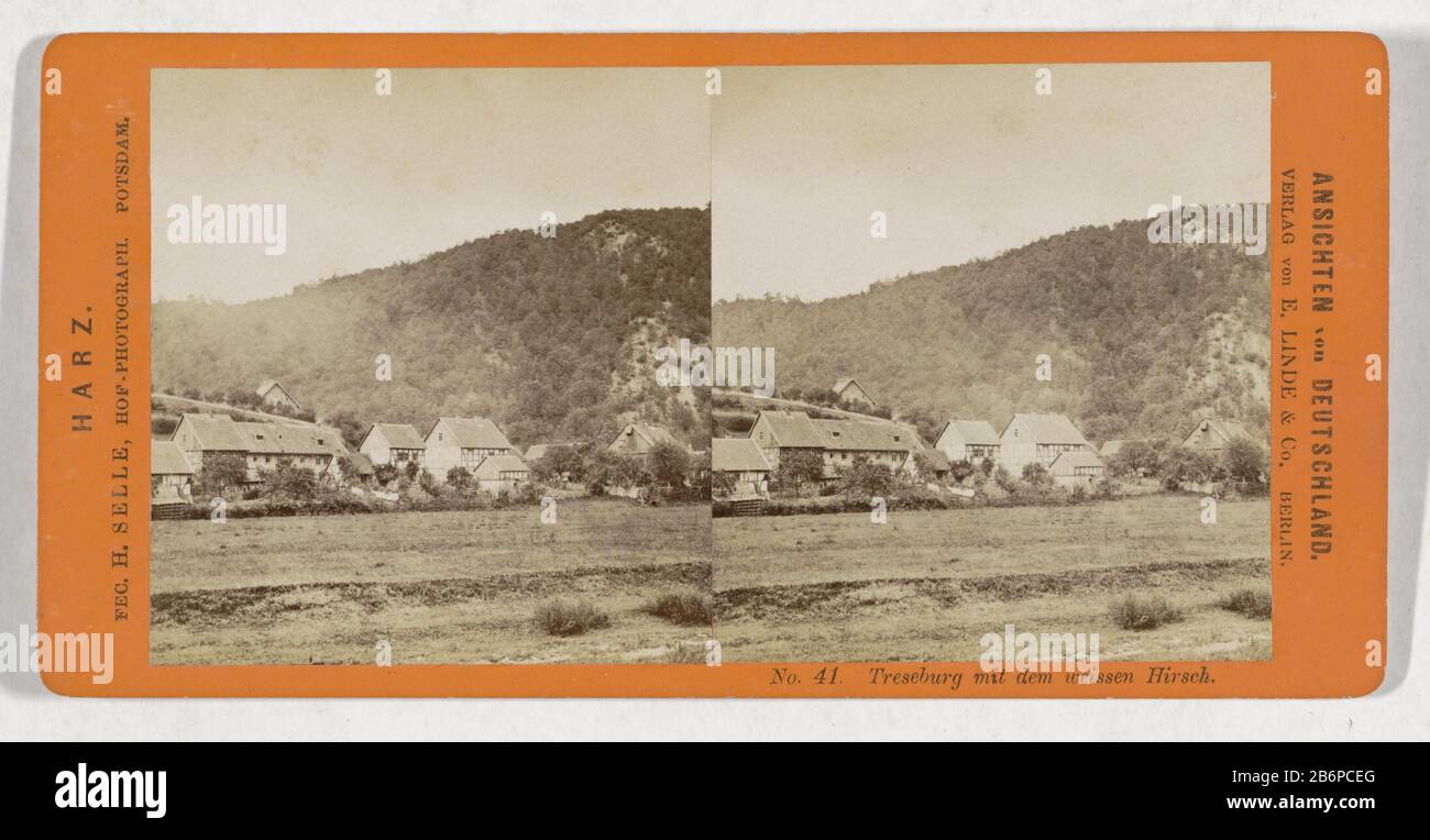 Bild op Treseburg en de Weisser Hirsch Treseburg mit dem weissen Hirsch (titel op object) Ansichten von Deutschland Harz (serietitel op object) Treseburg und den Weisser Hirsch Treseburg mit dem weissen Hirsch (title object) Ansichten von Deutschland/Harz (Series title object) Objekttyp: Stereobild Artikelnummer: RP-F F13429 Aufschriften/Marken: Anzahl, zurückgedrückt, 'Nr. 41.'opschrift, recto, printed: 'Hof-Photograph. Potsdam.' Hersteller : Fotograf: Hermann Selle (denkmalgeschütztes Gebäude) Herausgeber: E. Linde & Co (denkmalgeschütztes Eigentum) Herstellung: Fotograf: Treseburg P Stockfoto