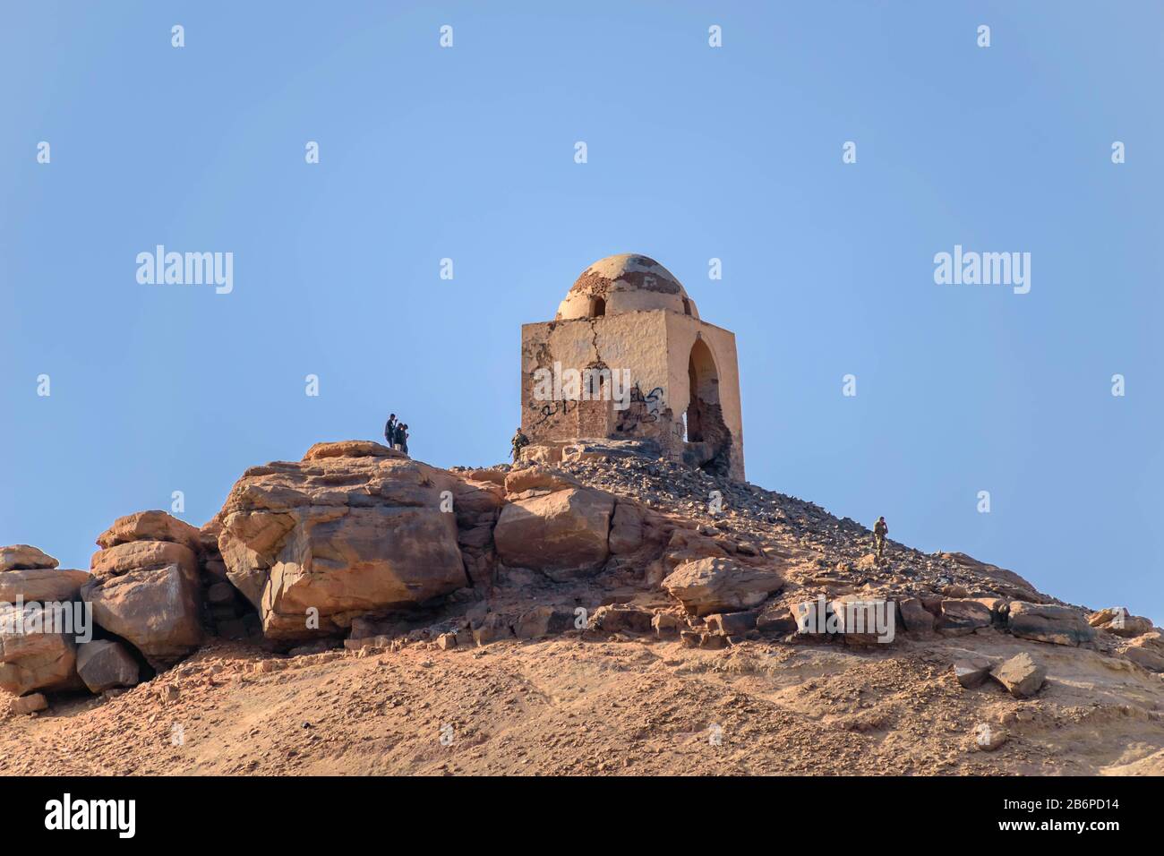 AGA Kham Grab auf dem Gipfel eines Hügels, Assuan, Ägypten Stockfoto