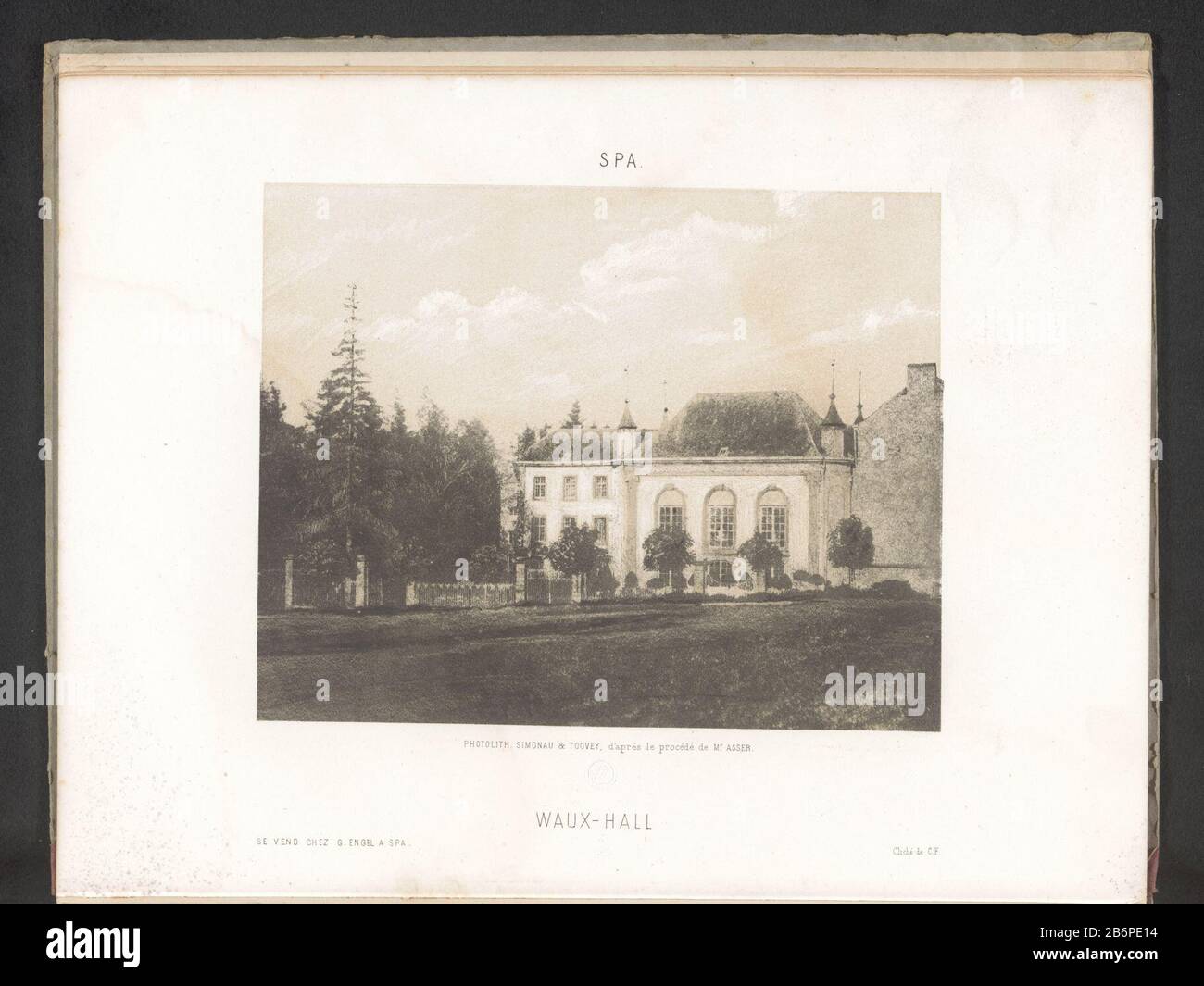 Blick auf das Casino Waux Hall in Spa, BelgiëWaux Hall (Titelobjekt) Spa (Titelobjekt) Objektart: Fotomechanische Druckseite Artikelnummer: RP-F 2001-7-1210-11 Aufschriften/Marken: Beschriftung, Nachzeichnung, gedruckt: "LITH FOTO. SIMONAU & Toovey, d'après le the Process Mr. ASSER.'opschrift, recto, printed: 'SE VEND CHEZ F. ENGEL A SPA.' Sammlermarke, recto, Prägung: 'EA' (Collector Brand Isaac Eduard Asser.) Herstellung Schöpfer: Fotograf: C. F. (Listed Building) Klischeemacher: Simonau & Tvey (Position: Spacélichémaker Stockfoto