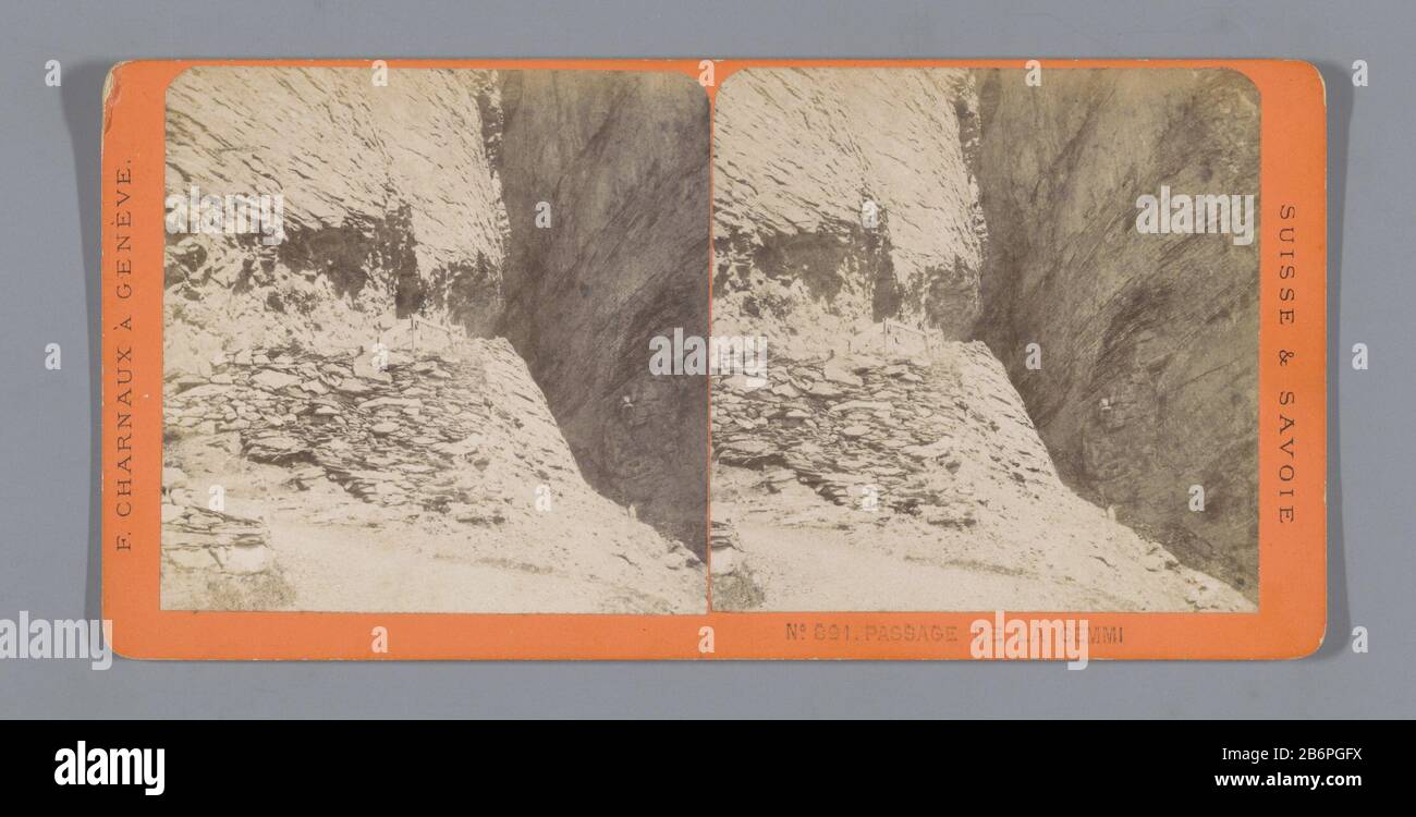 Gezicht op de Gemipas Passage de la Gemmi (titel op object) Ansicht der Gemmipaspassage de la Gemmi (title object) Eigenschaft Typ: Stereobild Artikelnummer: RP-F07974 Aufschriften / Marken: Aufschrift, Nachzeichnung, gedruckt: "Suisse & Savoie'nummer, nachgestellt, gedruckt" Nr. 891.'ärgerte, so gedruckt: "Paris 1870 1872 Lyon Vienne, 1879 Philadelphia, 1878 Paris, 1879, Paris, Maison des Trois Rois - F. Charnaux Geneva.", Präsentation von drei Männern in Uniform, Händeschütteln und über zwölf Medaillon-Hersteller: Fotograf: F. Charnaux (auf dem Objekt angegeben) Herstellung: Bern D Stockfoto