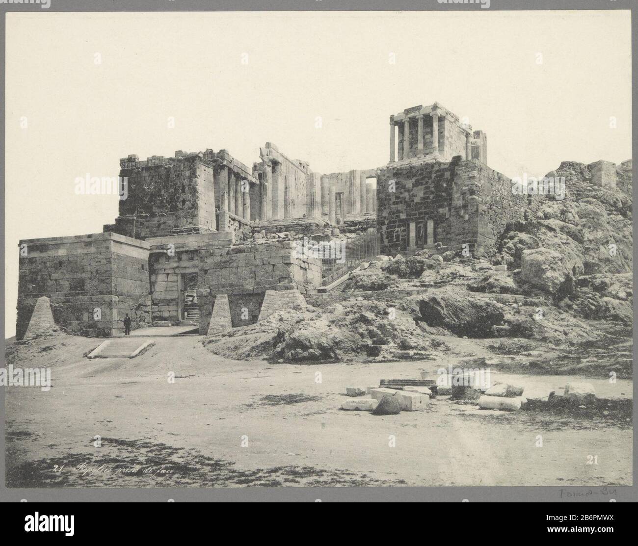 Teil von Travel Album mit Bildern von gesehen, dass: Bedingungen in Griechenland und Ägypten. Hersteller : Fotograf: Anonymer Ort Herstellung: Athen Datum: C. -03 - Merkmale oder 1905 Physisch: Kopiermaterial: Papiertechnik: Lichtdruckmessungen: Foto: H 220 mm × W 290 mm Betreff: Tempel, Schrein  griechische Religion wo Athen Akropolis Stockfoto