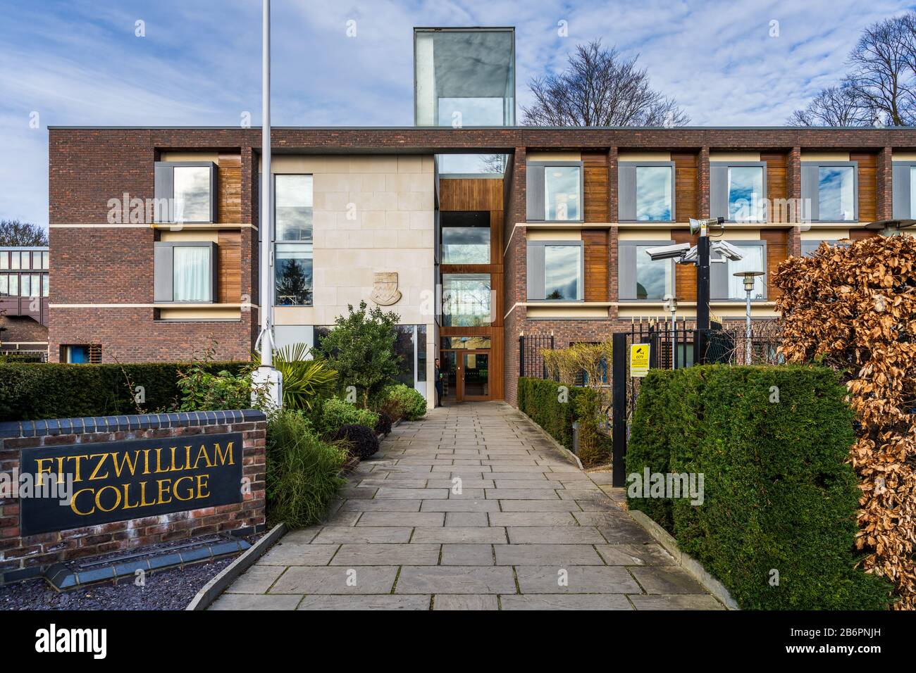 Fitzwilliam College der Universität Cambridge aka Fitz. Haupteingang und Porters' Lodge, die Geschichte Weg Cambridge. Est.1966 (1869 als Kollegialorgan) Stockfoto