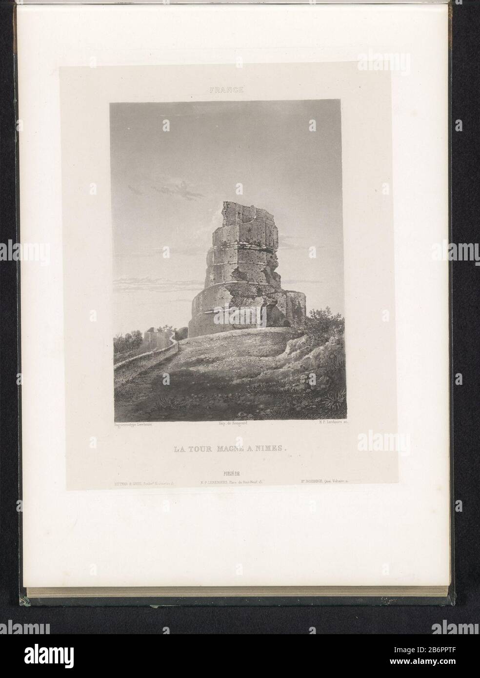 Blick auf die Tour Magne Tour Magne NîmesLa zu A Nimes (Titelobjekt) Frankreich (Serientitel) Immobilientyp: Seite drucken Artikelnummer: RP-F 2001-7-1540-15 Aufschriften/Marken: Beschriftung, Nachdruck "Rittner & Goupil Boulevd Montmartre 15'ophrift, Recto, gedruckt:' NP Lerebours Place du Pont Neuf 15'oprift, gedruckt: "HR". Bossance Quai Voltaire 11' Hersteller : Druckerfirma Noël Marie Paymal Lerebours (denkmalgeschütztes Eigentum) zum Zeichnen: Anonym auf Bildern von Noël Marie Paymal Lerebours (denkmalgeschütztes Gebäude) Drucker: Bougeard (denkmalgeschütztes Gebäude) Herausgeber: Noël Marie Paymal Lerebours ( aufgeführt Stockfoto