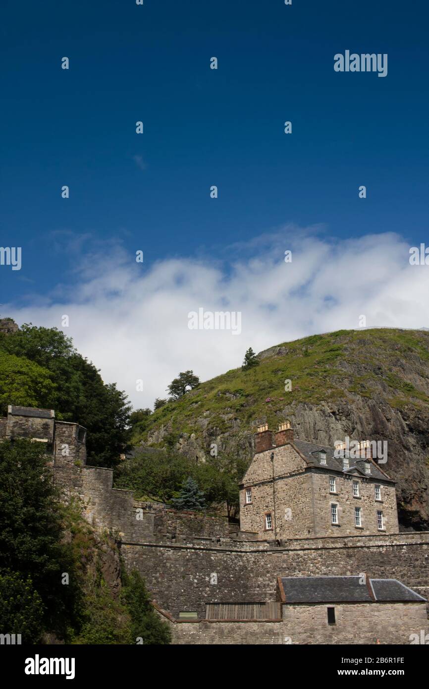 Dumbarton Castle in Schottland an einem sonnigen Sommertag. Stockfoto