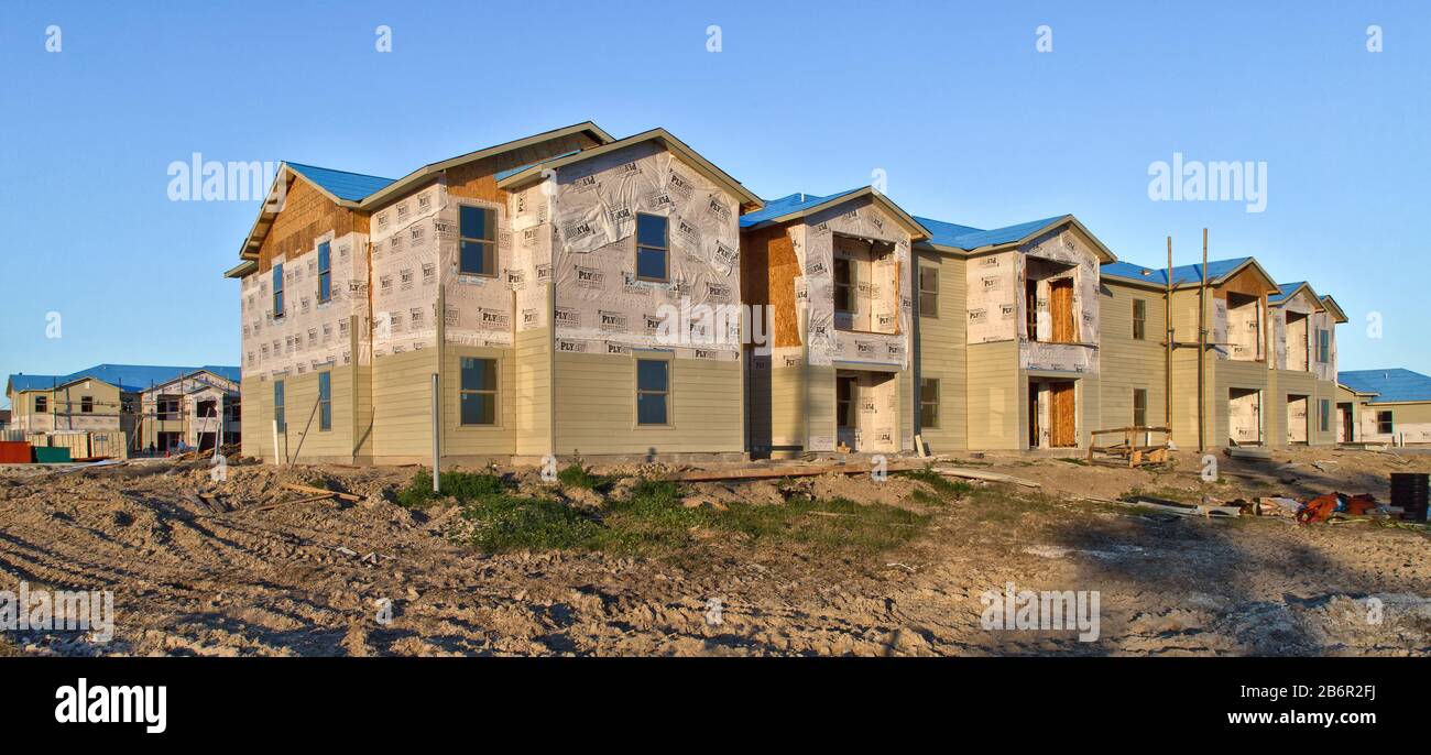 Wiederaufbau der Salt Grass Landing Apartments, die durch den Hurrikan Harvey 2017 total zerstört wurden. Stockfoto