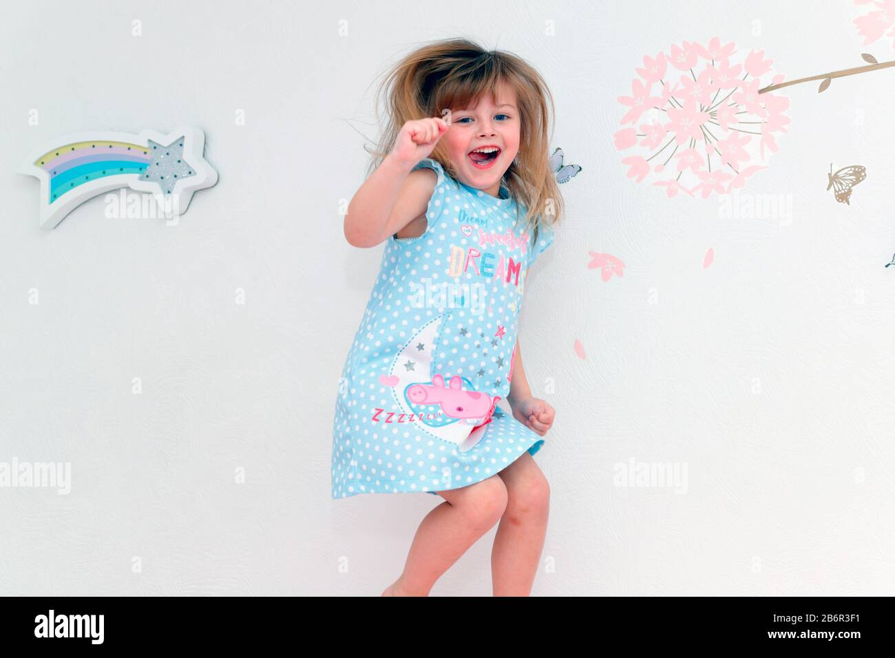 blondes-4-jahre-altes-kind-stockfotos-und-bilder-kaufen-alamy