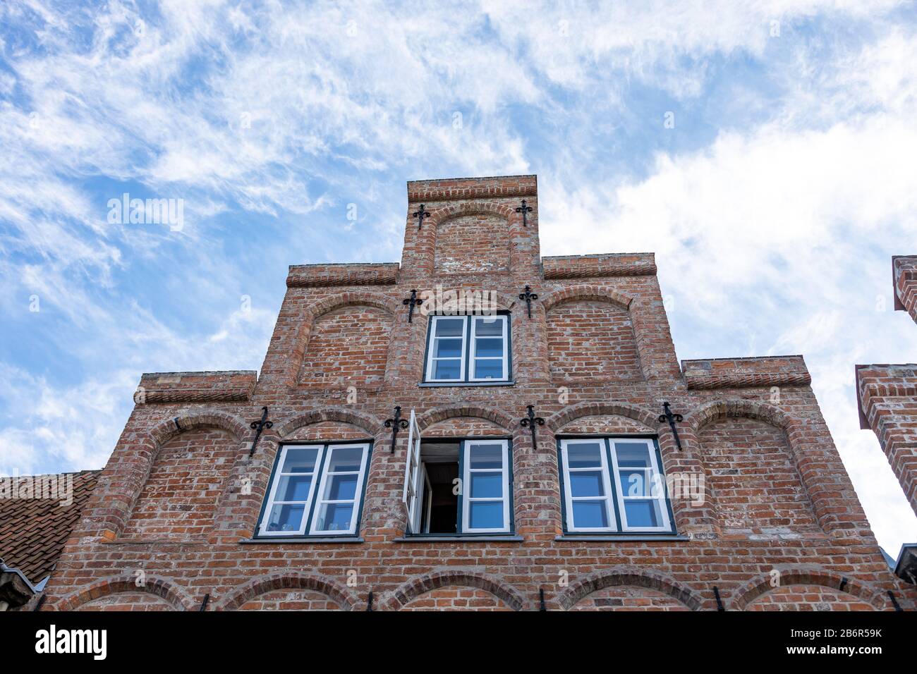 Lübeck, Deutschland, 10-06-2019 historische Gebäude mit gotischen Ziegelfassaden in der Altstadt Stockfoto