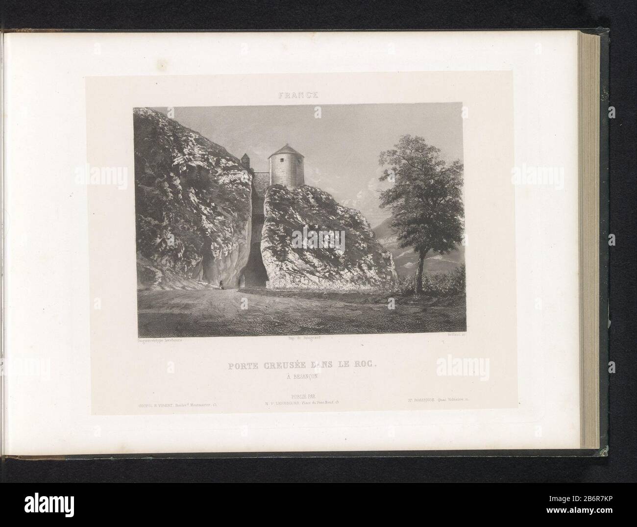 Tor von BesançonPorte creusée dans le roc à Besançon (Titelobjekt) Frankreich (Serientitel) Immobilientyp: Seite drucken Artikelnummer: RP-F 2001-7-1540-22 Aufschriften / Marken: Aufschrift, Nachschrift, gedruckt: "Rittner & Goupil Boulevd Montmartre 15'opschrift, Nachschrift, gedruckt:" NP Lerebours Place du Pont, 15'HR, gedruckt zu "15'HR". Bossance Quai Voltaire 11' Hersteller : Druckerhersteller: Riffaut (denkmalgeschütztes Eigentum) zum Zeichnen: Anonym auf Bildern von Noël Marie Paymal Lerebours (denkmalgeschütztes Gebäude) Drucker: Bougeard (denkmalgeschütztes Gebäude) Herausgeber: Noël Marie Paymal Lerebours (denkmalgeschütztes Objekt) Stockfoto