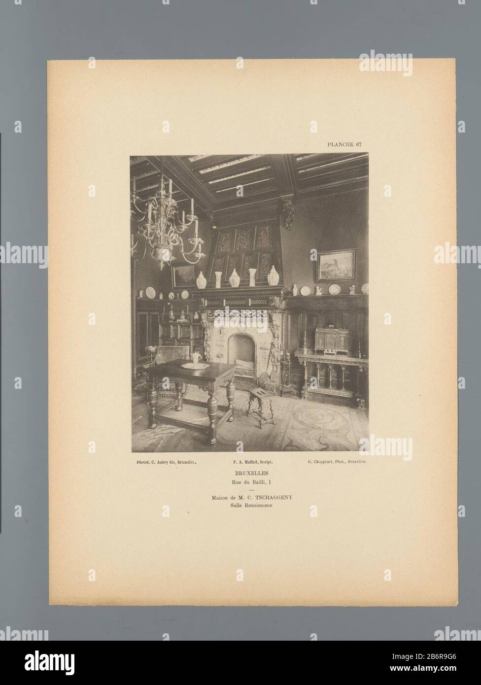 Dieser Beitrag ist Teil eines Ordners mit 89 Abzügen und 5 Tekstbladen. Hersteller : Fotograf: G. Choppinet (auf Objekt angegeben) Klischeehersteller: C. Aubry Fils (auf der Liste) Herstellung: Brüssel Datum: C. -189 - oder für 1898 Material: Papiertechnik: Lichtdruckmessungen: Gedruckt: H 189 mm × W 151 mm Betreff: Inneneinrichtung des Hauses wo: Brüssel Stockfoto