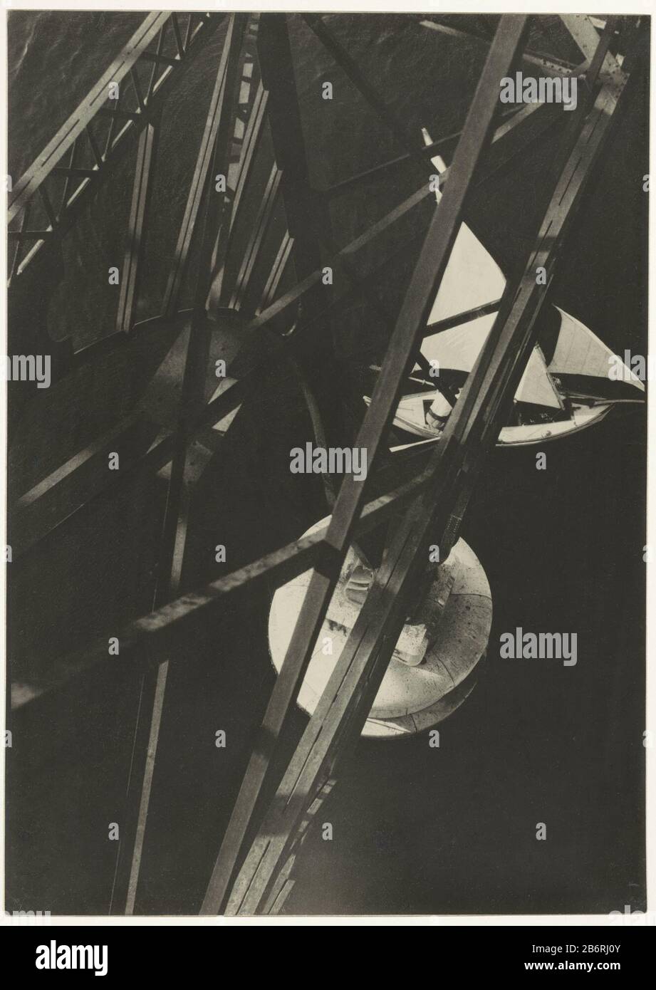 Gezicht Vanaf de Pont Transbordeur Gezicht Vanaf de Pont Transbordeur, Marseille View von der Pont TransbordeurGericht von der Pont Transbordeur, Marseille Objekttyp: Fotos Artikelnummer: RP-F 2010-1 Aufschriften/Marken: Titel, Verso in Bleistift: 'Marseille (pont transbordeur)' (vermutlich eigene Handschrift von MN (siehe Foto Schlafenangeln.)) Stempel, verso, in violetter Tinte: "Foto Moholy nagy / Moholy nagy / berlin-chbg 9 fredericiastrasse 27 Atelier'stempel, verso, in roter Tinte:" leer '(für Box Nummer) Nummer, Reverse RO, Bleistift 'NY MN 529 5V (vermnoedelijk Number Trader oder vorheriger Eigentümer) D Stockfoto