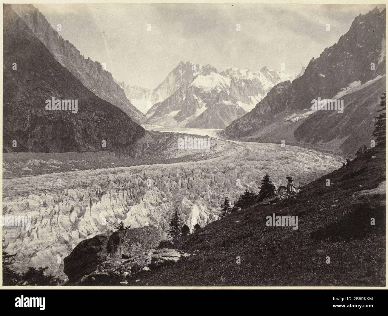 Gletsjer in Zwitserland Blick auf die Schweiz und Savoyen (serietitel) La mer de glace Montenvers, Chamonix (titel op object) Glacier Tal vor dem Hintergrund der schneebedeckten Gipfel Hersteller: Fotograf: William England (denkmalgeschütztes Gebäude) Herausgeber: Son & Co Marion (denkmalgeschütztes Eigentum) Ort Herstellung: Großbritannien Datum: Von: Von: Zwischen den Jahren 1865 Physische Merkmale: Albumdruck auf Papier auf Pappe mit altem Rahmenmaterial: Papierkartontechnik: Albumin Druckabmessungen: Foto: H 156 mm × W 210 mmblad: H 310 mm × W 400 mmOnderwerp Stockfoto