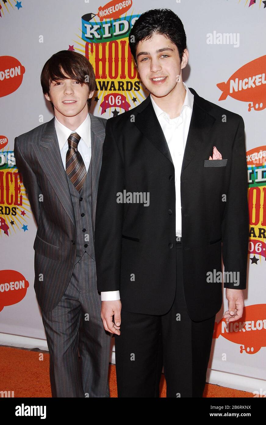 Drake Bell und Josh Peck bei den Nickelodeon's 19th Annual Kids' Choice Awards - Ankünfte im UCLA Pauley Pavilion in Westwood, CA. Die Veranstaltung fand am Samstag, 1. April 2006 statt. Foto von: SBM / PictureLux - Alle Rechte Vorbehalten - Aktenzeichen # 33984-1400SBMPLX Stockfoto Drake Bell und Josh Peck bei den Nickelodeon's 19th Annual Kids' Choice Awards - Ankünfte im UCLA Pauley Pavilion in Westwood, CA. Die Veranstaltung fand am Samstag, 1. April 2006 statt. Foto von: SBM / PictureLux - Alle Rechte Vorbehalten - Aktenzeichen # 33984-1400SBMPLX Stockfoto