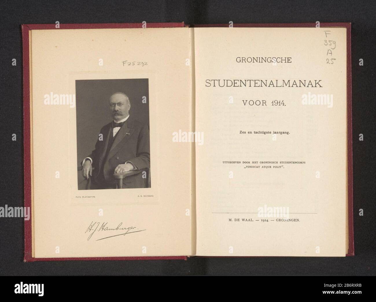 Groninger studenten almanak voor het jaar 1914 (titel op object) Groninger Student almanac für das Jahr 1914 (title object) Objekttyp: Buch Artikelnummer: BI-H 1705X Aufschriften / Marken: Number recto first flyleaf handschriftlich '750'Vervaardiging dating: 1914 Material: Papierhandtücher Papier Fotopapier Technik: Druck / Platingröße: H 193 mm × W 144 mm × d 34 mm Stockfoto