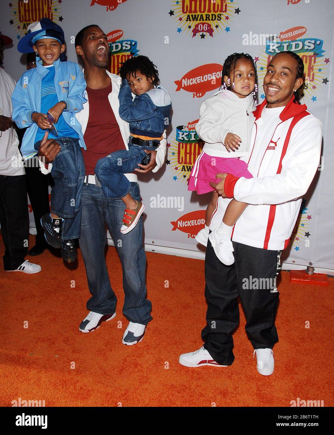 Will Smith, Kids Jaden and Willow und Chris 'Ludacris' Bridges und Tochter Karma bei den Nickelodeon's 19th Annual Kids' Choice Awards - Ankünfte im UCLA Pauley Pavilion in Westwood, CA. Die Veranstaltung fand am Samstag, 1. April 2006 statt. Foto von: SBM / PictureLux - Alle Rechte Vorbehalten - Aktenzeichen # 33984-2143SBMPLX Stockfoto