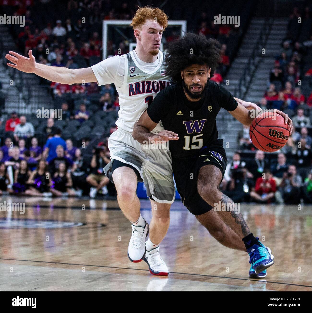 11. März 2020 Las Vegas, NV, USA Washington Huskies Guard Marcus Tsohonis (15) fährt während des NCAA Pac12 Herren Basketball Tournament zwischen Arizona Wildcats und den Washington Huskies 70-77 verloren in der T- Mobile Arena Las Vegas, NV. Thurman James/CSM Stockfoto