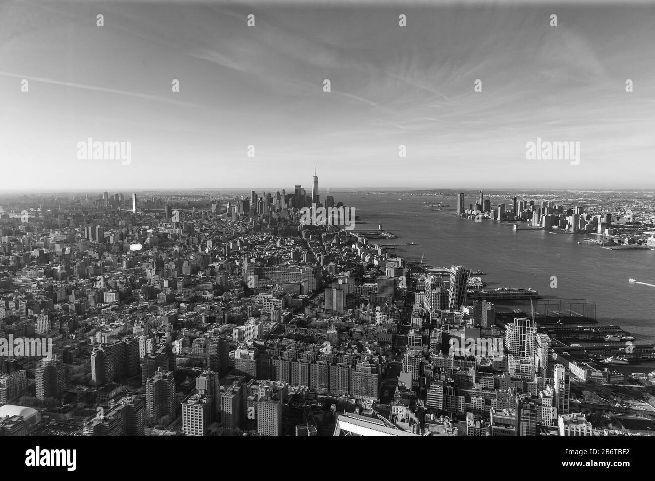 New York, New York - 11. März 2020: Panoramaaussicht auf die Skyline von New York vom Rand der höchsten westlichen Hemisphäre im Freien während der Eröffnung Stockfoto