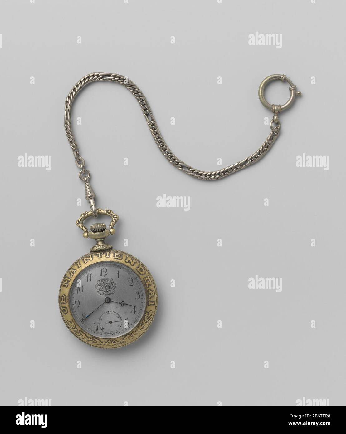 Herenhorloge Herenhorloge van koper traf auf Nikkkelen-Ketting. OP de wijzerplaat het wapen van het Koninkrijk der Nederlanden, rondom op de kast je MAINTIENDRAI. OP de achterbodem in reliëf een portret van Rembrandt en hulde AAN REMBRANDT 1606-1906. Met Ketting. Hersteller : Anoniem dating: 1906 Material: Koper Nikkel Abmessungen: D 5,3 cm. × h 7,7 cm. × b 5,3 cm. × d 3,3 cm. × l 32,5 cm. Stockfoto