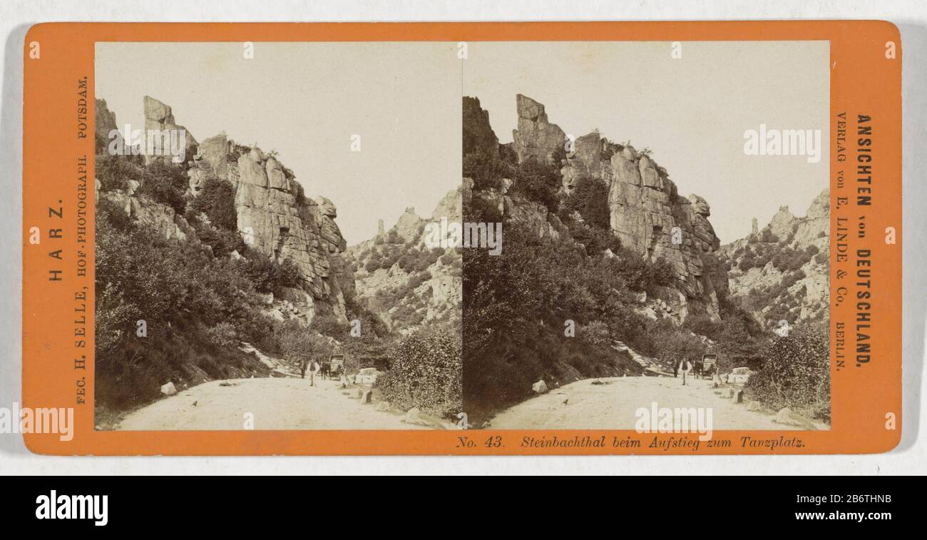 Het dal van de Steinbach bij de weg naar de Hexentanzplatz Steinbachthal beim Aufbau zum Tanzplatz (titel op object) Ansichten von Deutschland Harz (serietitel op object) Das Tal von Steinbach an der Straße zum HexentanzplatzSteinbachthal beim Aufstieg zum Tanzplatz (title object) Ansichten von Deutschland/Harz (title Object) Eigenschaftstyp: Stereobild Artikelnummer: RP-F13430 Aufschriften / Marken: Nummer, Nachschrift, gedruckt, 'Nr. 43.'opschrift, recto, printed: 'Hof-Photograph. Potsdam.' Hersteller : Fotograf: Hermann Selle (denkmalgeschütztes Gebäude) Herausgeber: E. Linde & Co (börsennotiertes Unternehmen) Stockfoto