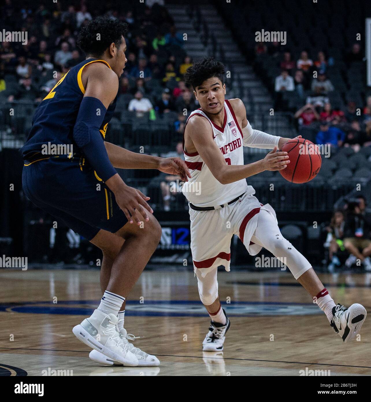 März 2020 Las Vegas, NV, USA Stanford Cardinal Guard Tyrell Terry (3) fährt während des NCAA Pac12 Männer Basketball Turniers zwischen Stanford Cardinal und den California Golden Bears 51-63 verloren in der T- Mobile Arena Las Vegas, NV zum Korb. Thurman James/CSM Stockfoto