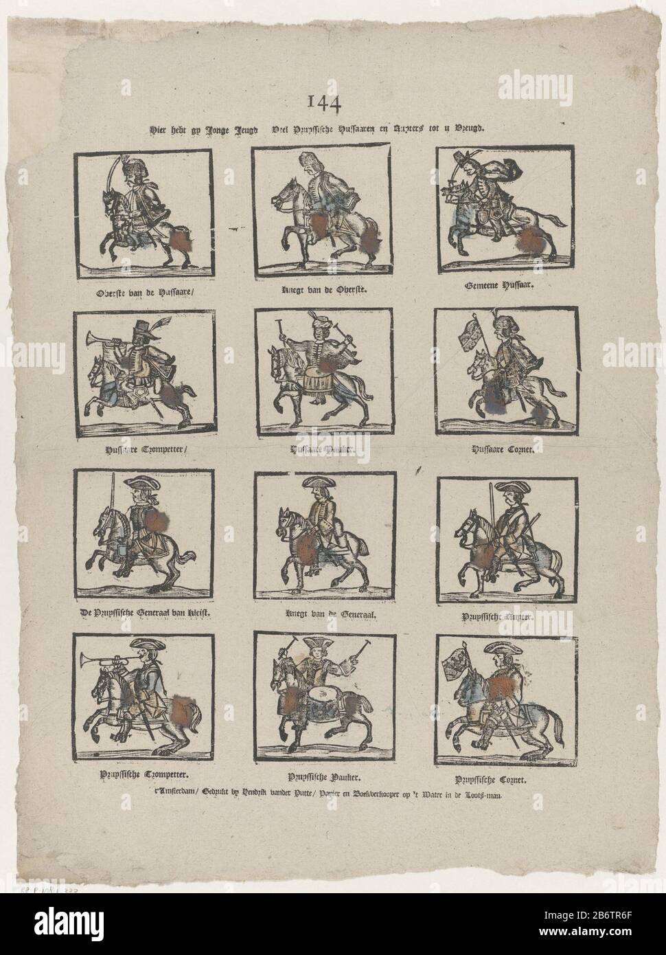 Hier hebt gy Jonge Jeudd Veel Pruyssische Hussaaren en ruyters tot u vreudd (titel op object) Leaf mit 12 Vorstellungen von Soldaten zu Pferd. Unter jedem Bild für eine Bildunterschrift. Zugewiesen in der oberen Mitte: 144. Hersteller : Herausgeber: Henry van der Putte (auf dem Objekt angegeben) Druckerhersteller: Anonymer Standort Herstellung: Herausgeber: Amsterdam Druckautor: Die Niederlande Datum: 1761 - 1765 Physische Merkmale: In Blau, Gelb und Orange gefärbter Holzblock; Textdruckmaterial: Papiertechnik: Holzschnitt / Farben / Druckformate: Blatt: H 409 mm × W 304 mm Betreff: Der Soldat; das Leben von Stockfoto