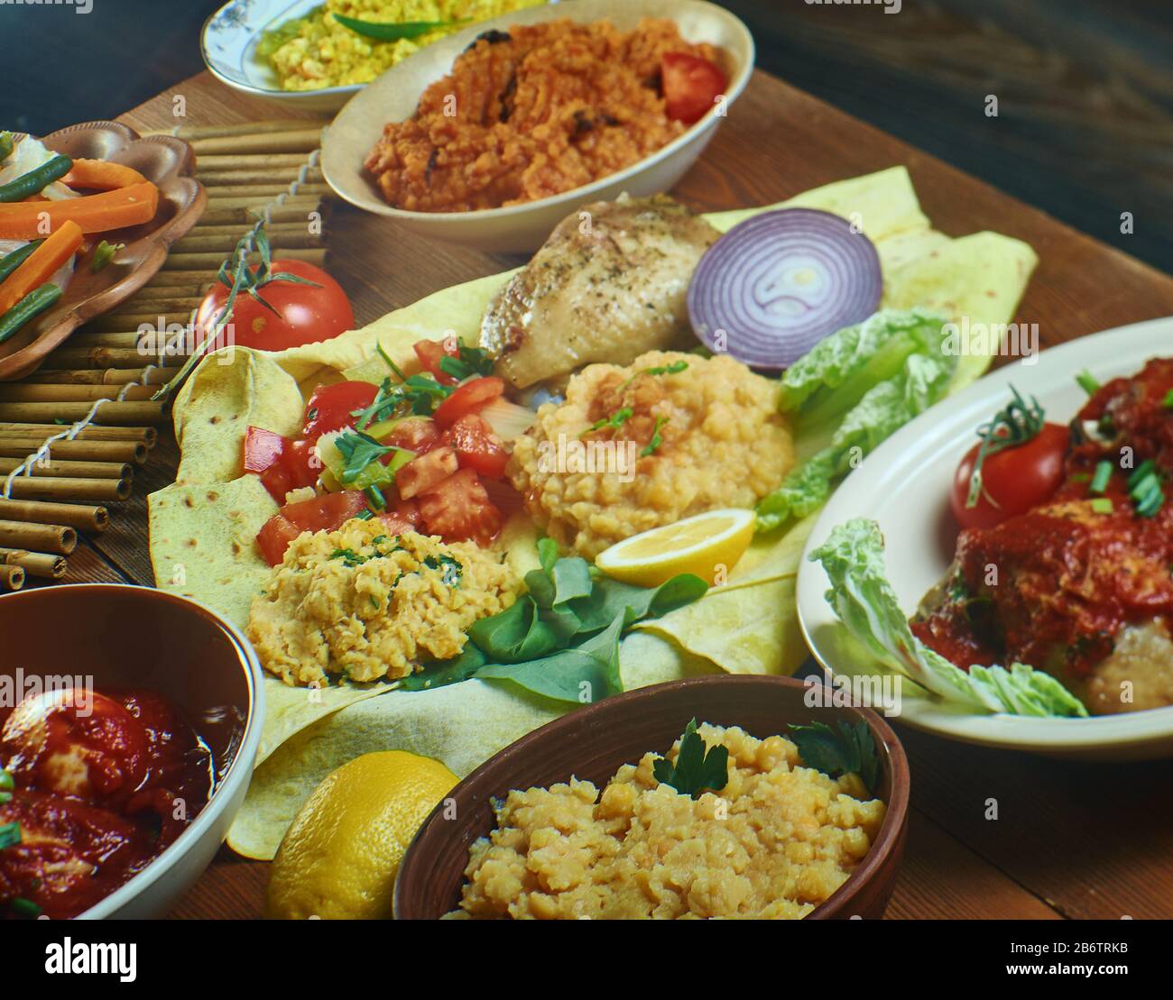 Äthiopische Küche, Traditionelle afrikanische Gerichte, Draufsicht. Stockfoto