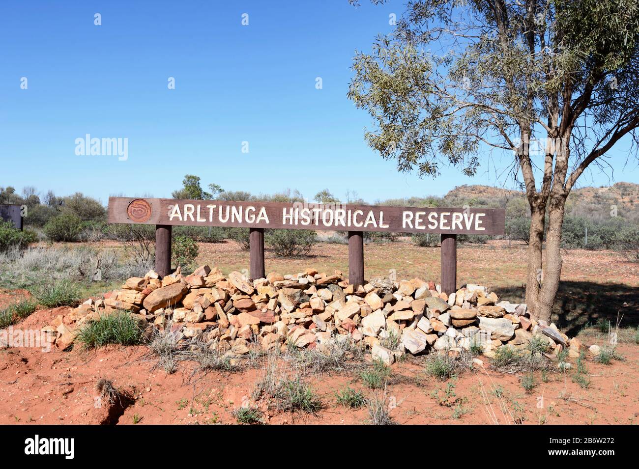 Schild für Arltunga Historical Reserve, eine einsame Geisterstadt mit Goldrausch in der Nähe von Alice Springs, Northern Territory, NT, Australien Stockfoto