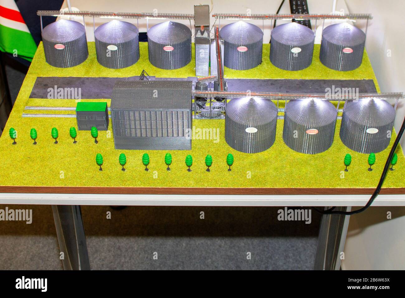 Das auf dem 3D-Drucker gedruckte Granary-Modell. Lagerhaus zur Lagerung von Getreide. Stockfoto