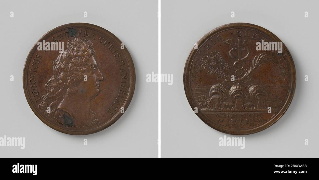 Infame van Conde Door Lodewijk, 14. Bronzen, pönning. Voorzijde: Borststuk man binnens omschrift. Keerzijde: Drie waterkruiken voorstellende de rivieren Schelde, Aisne en Haisne met daartussen Mercuriusstaf met Palm- en lauriertak binnen omschrift. Hersteller : Jean MaugerPlaats Herstellung: Parijs dating: 1699 - 1703 Material: Brons Techniek: Slaan Abmessungen: D 4,1 cm. × g 31,15 gr Betreff: Haags verbond tegen FrankrijkName van Conde (1676)Wanneer: 1676-04-26 - 1676-04-26 Stockfoto